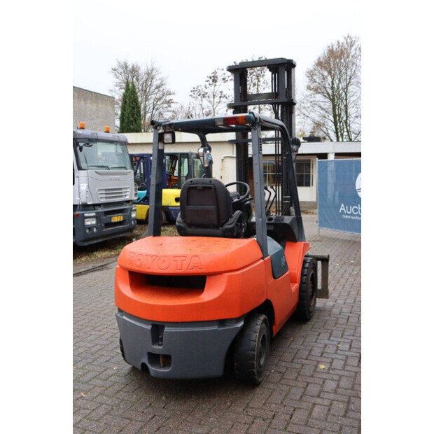 2006 تويوتا 02-7FD30-44216967