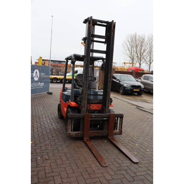 2006 تويوتا 02-7FD30-44216968