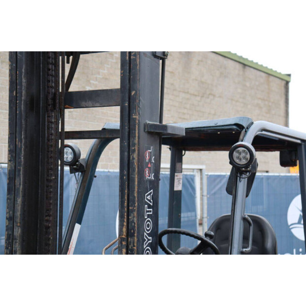 2006 تويوتا 02-7FD30-44216974