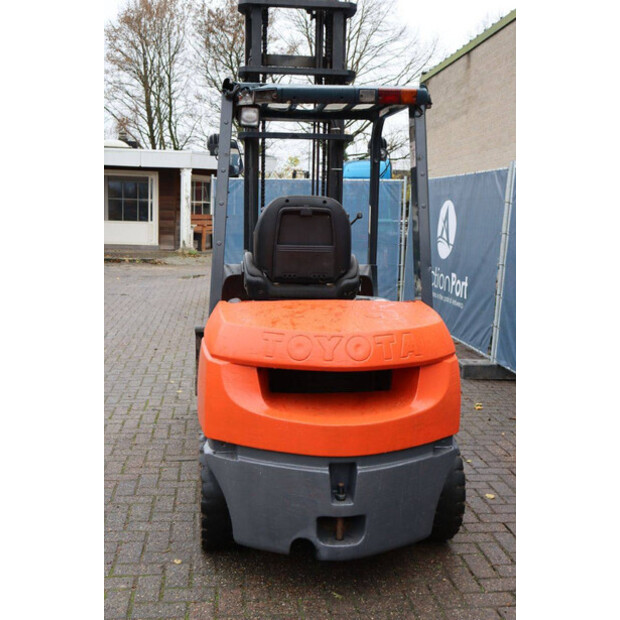 2006 تويوتا 02-7FD30-44216979