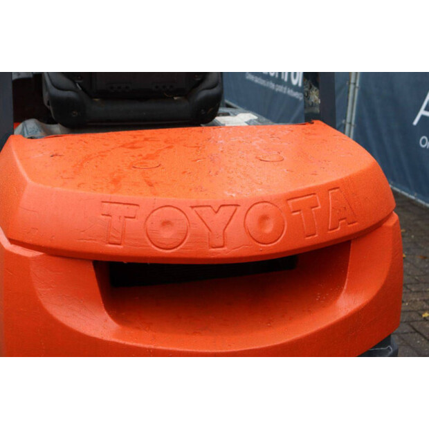 2006 تويوتا 02-7FD30-44216981