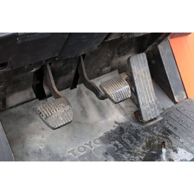 2006 تويوتا 02-7FD30-44216987