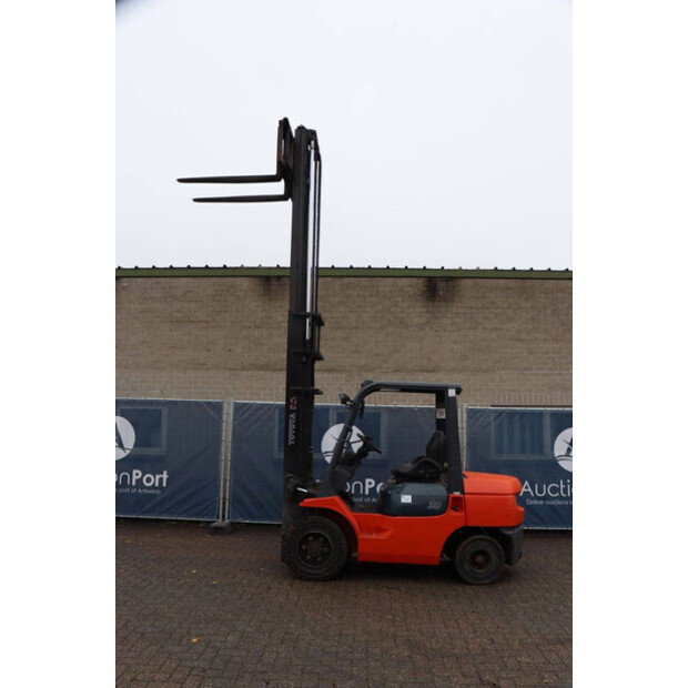 2006 تويوتا 02-7FD30-44217000