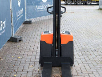 2018-toyota-bt-44217380