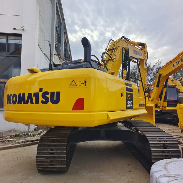 2023 Komatsu PC220-8-44231438