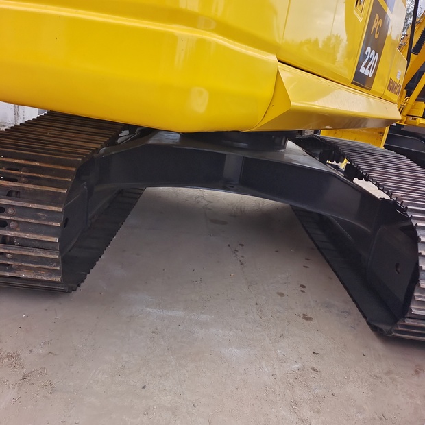 2023 Komatsu PC220-8-44231439