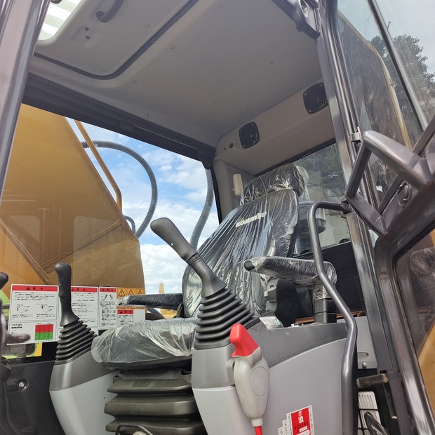 2023 Komatsu PC220-8-44231442