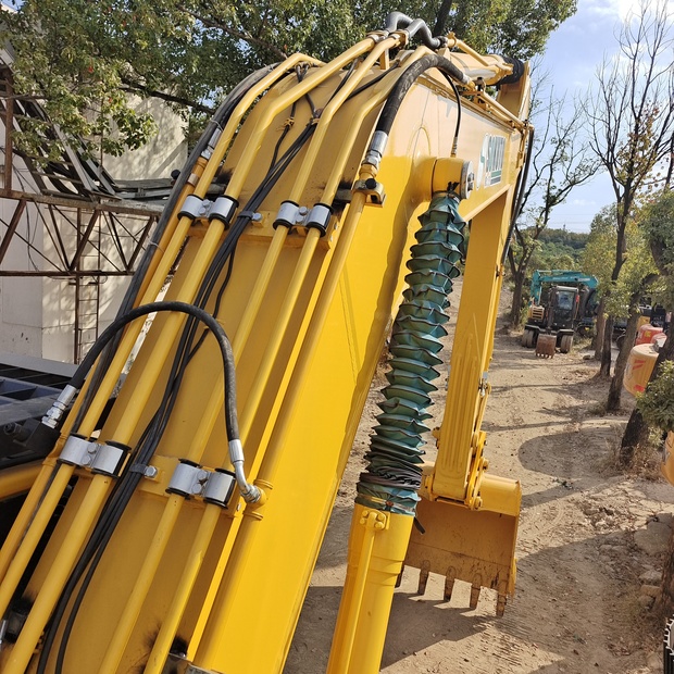 2023 Komatsu PC240LC-8-44231499