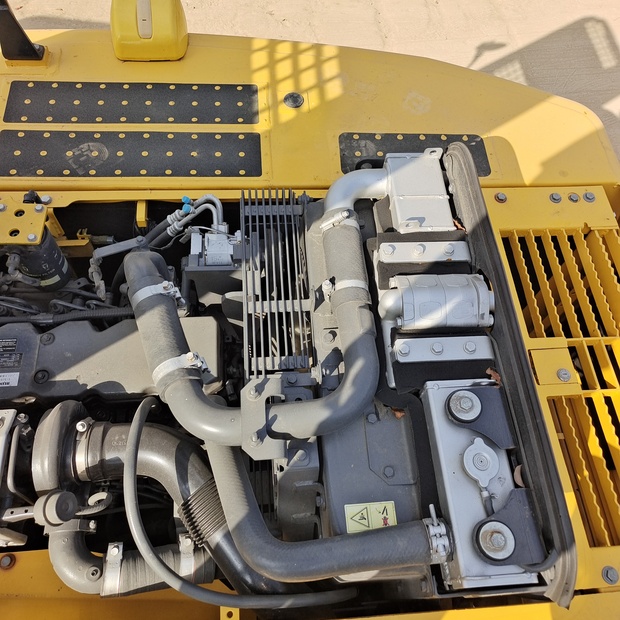 2023 Komatsu PC240LC-8-44231500