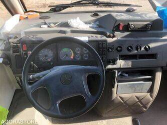 2000-mercedes-benz-814-1393421-44233582