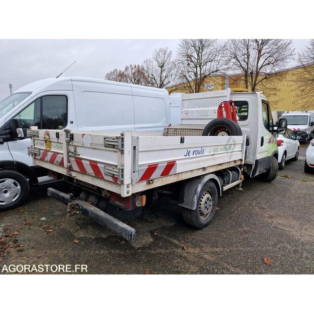 2021 Iveco 35S14N-44233986