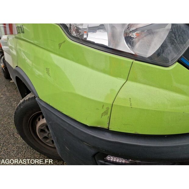 2021 Iveco 35S14N-44233988