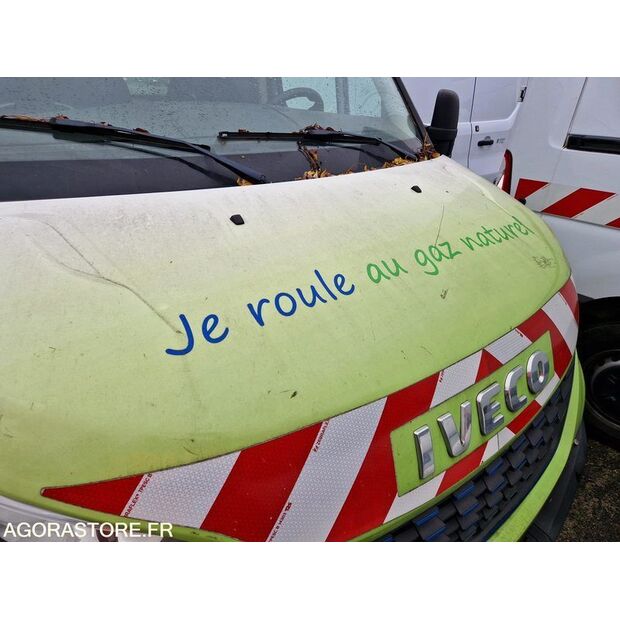 2021 Iveco 35S14N-44233990