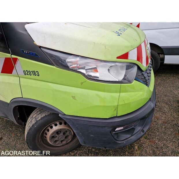 2021 Iveco 35S14N-44233991