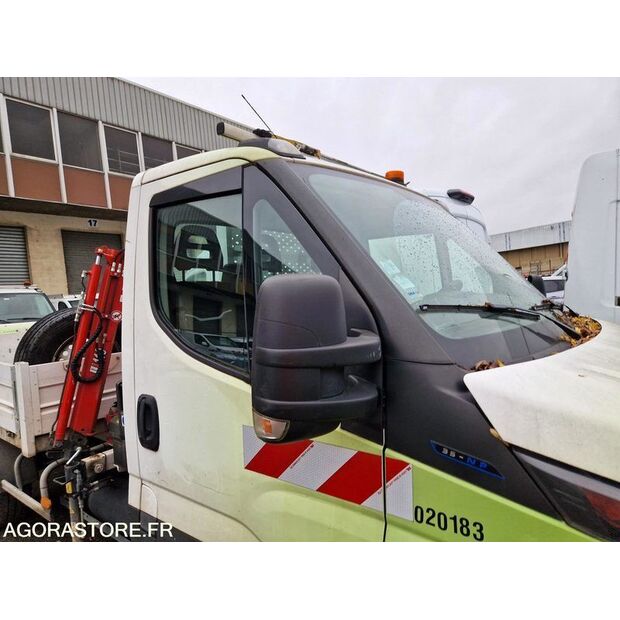 2021 Iveco 35S14N-44233992