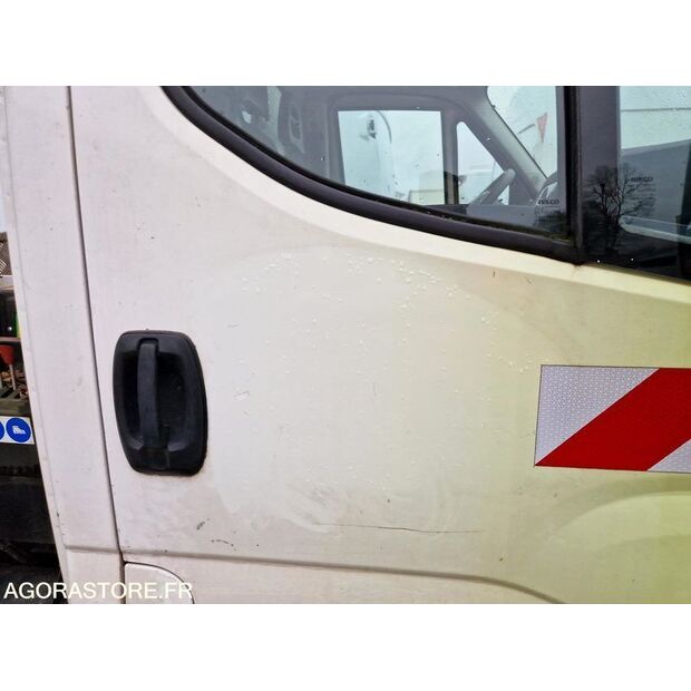 2021 Iveco 35S14N-44233995