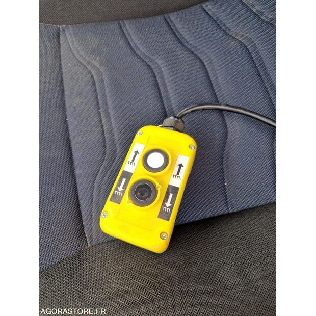 2021 Iveco 35S14N-44234026