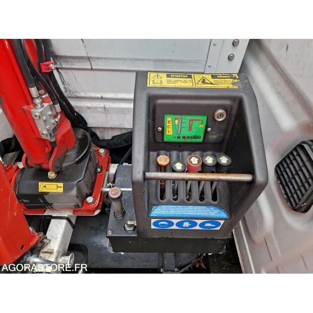 2021 Iveco 35S14N-44234301