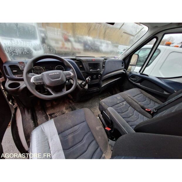 2021 Iveco 35S14N-44234323