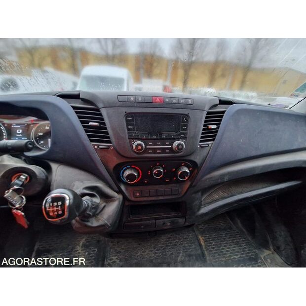 2021 Iveco 35S14N-44234325