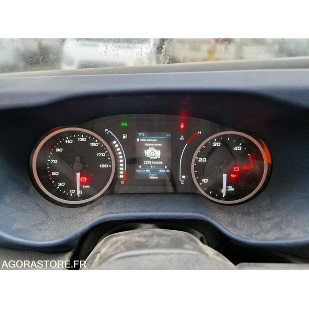 2021 Iveco 35S14N-44234327