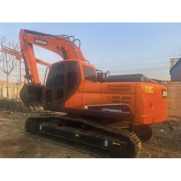 2023 Doosan 225LC-44234549
