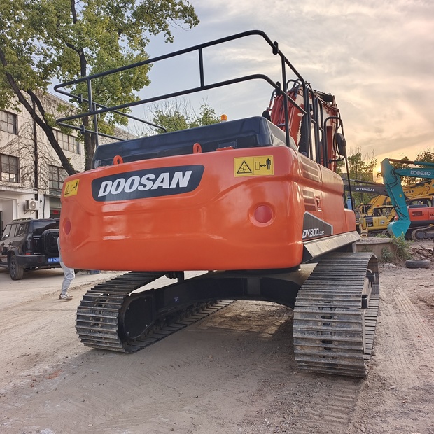 2023 Doosan DX300-44234635