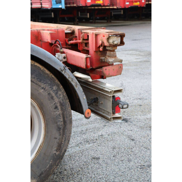 2000 Renders ROC 16.27 CC-44236099