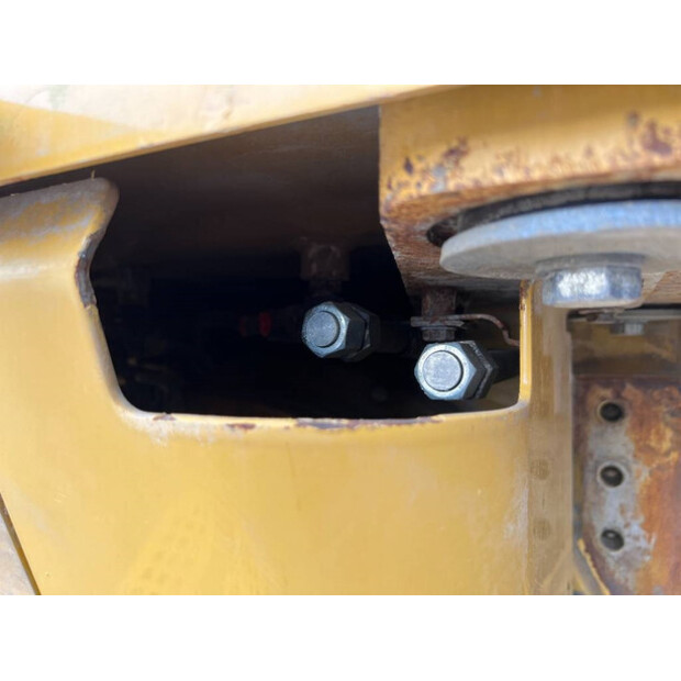 2011 Caterpillar D6N LGP-44237495