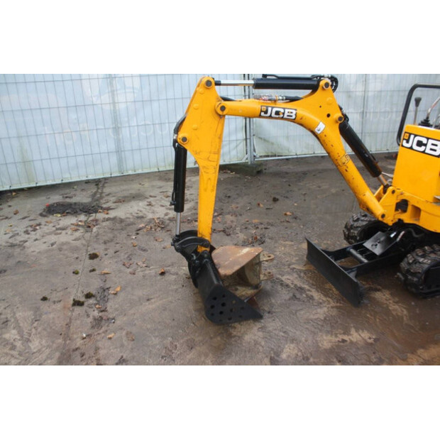 2018 جيه سي بي 8008 CTS-44239369