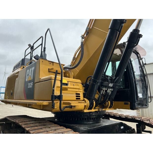 2020 كاتربيلر 352F-44239590