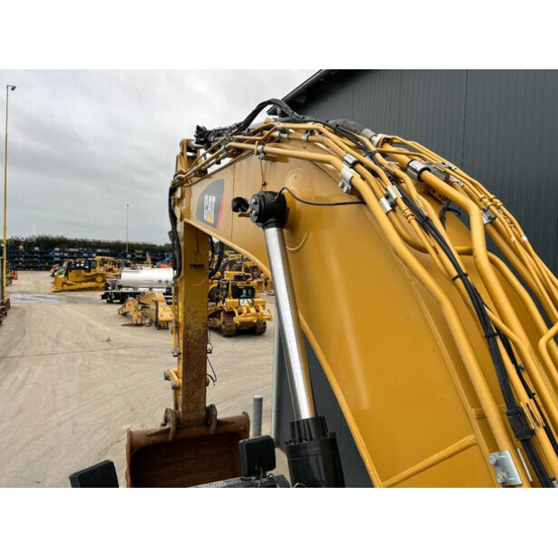 2020 كاتربيلر 352F-44239630