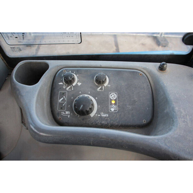 1999 New Holland TS90-44239902