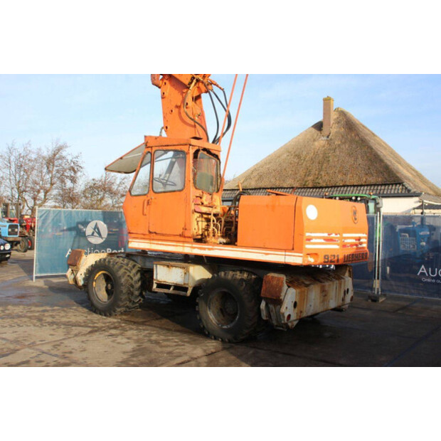 ليبهير A921-44240440