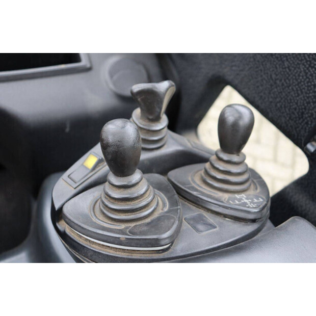 2013 ليندي E16H-01-44240683