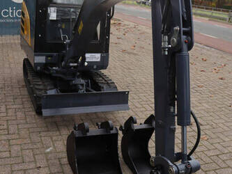 2020-eurotrac-he18-44240834