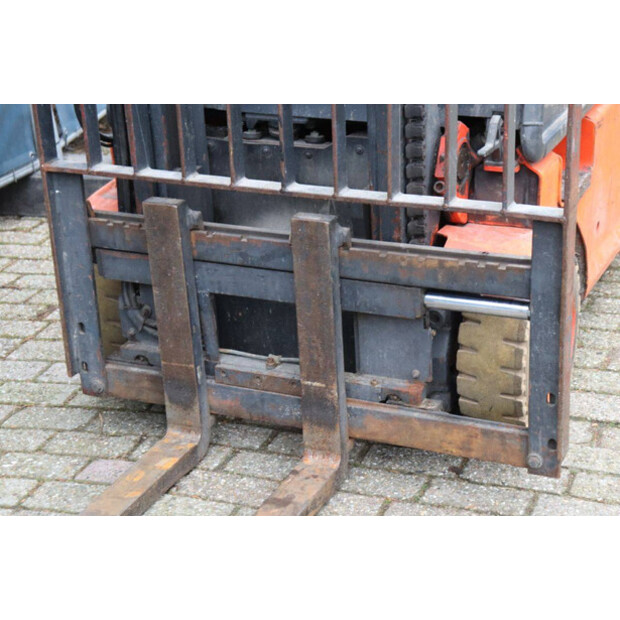 1999 ليندي E16-44242389