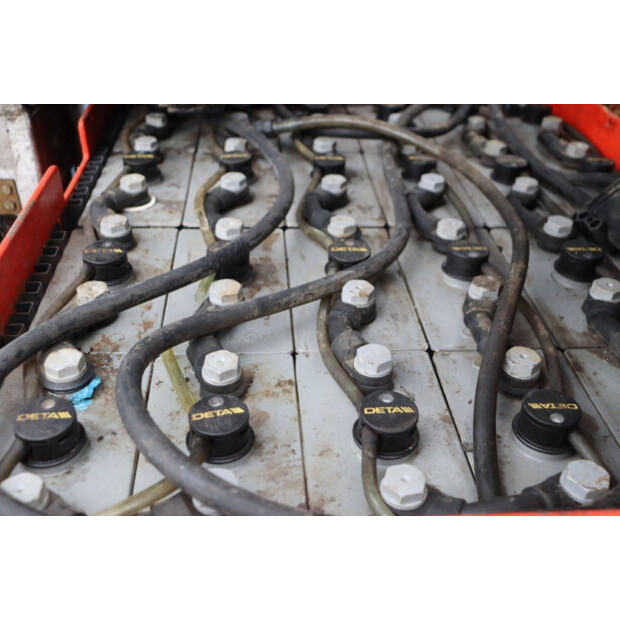 1999 ليندي E16-44242409