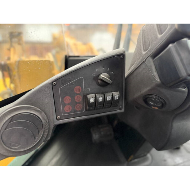 2000 كاتربيلر 938G-44243238