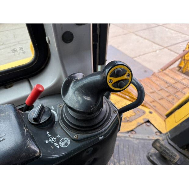 2017 Komatsu D65PXi-18-44245735