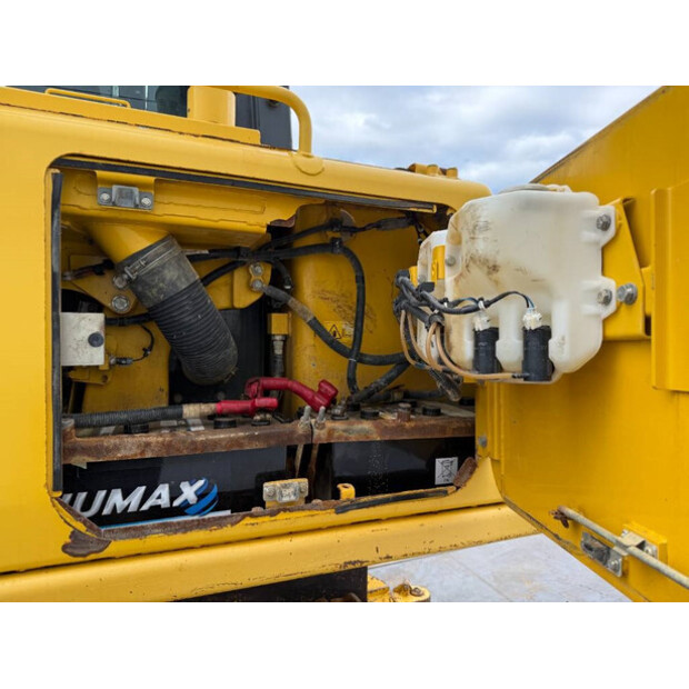 2017 Komatsu D65PXi-18-44245755