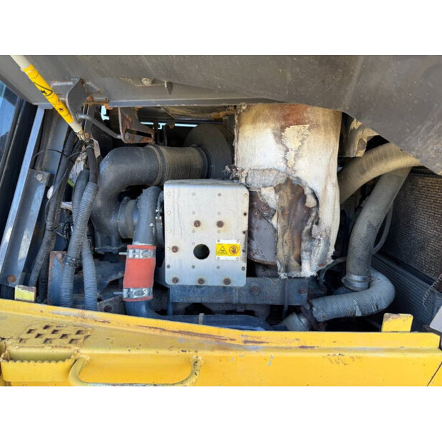 2010 كوماتسو D85PX-15E0-44245792