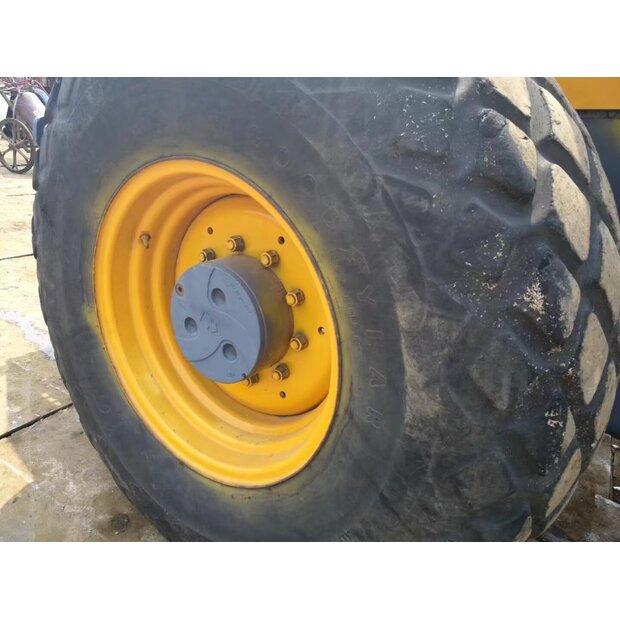 2018 بوماج BW211D-44246446