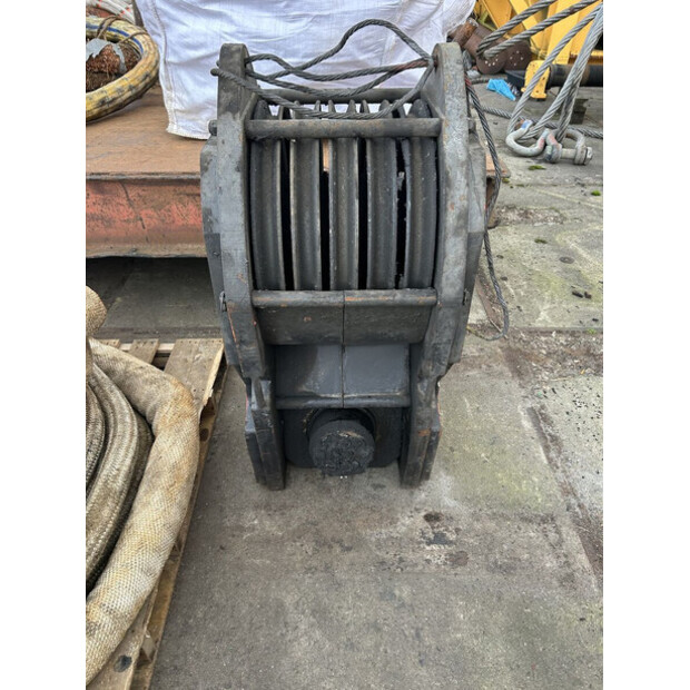 1998 جروف GMK6250-44246861