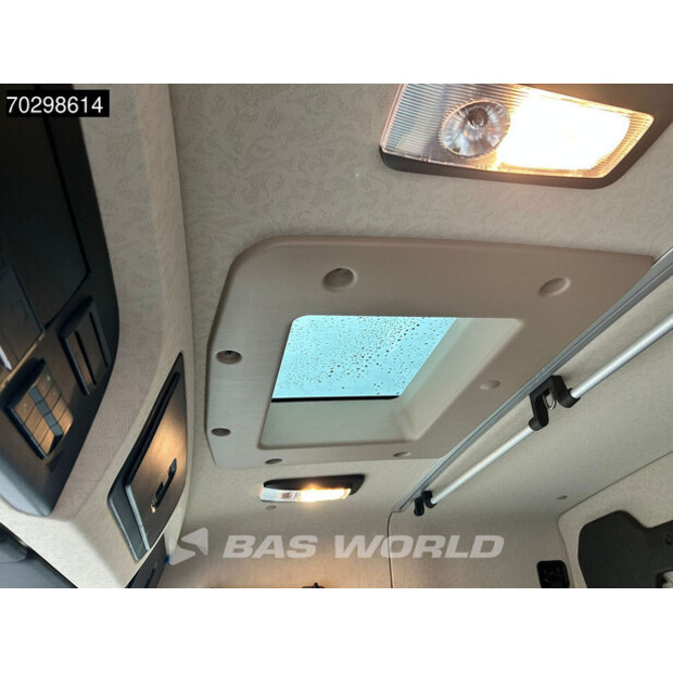 2023 Mercedes-Benz Acrocs 2051-44247166