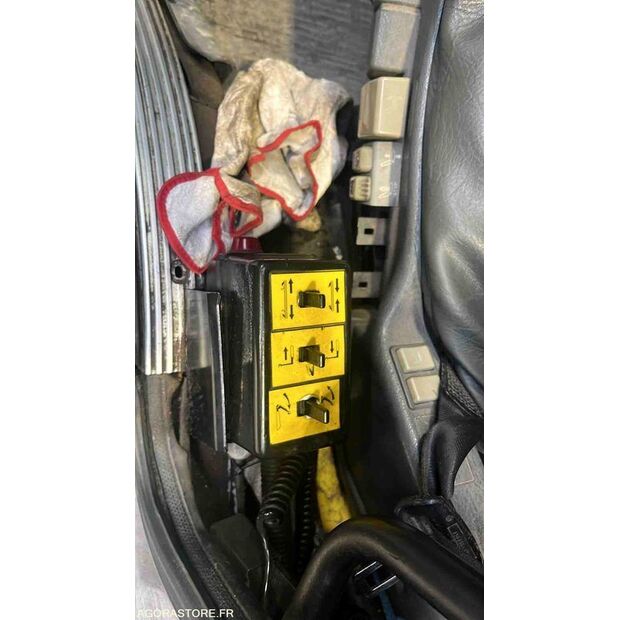 1999 سكانيا 124-44260390