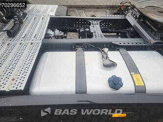 2021-mercedes-benz-actros-1848-1323032-44261101