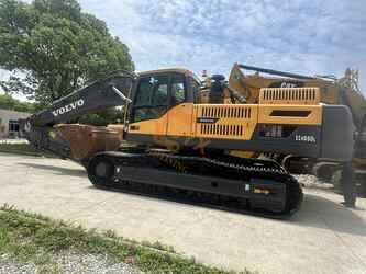 صورة ل حفارات مجنزرة 2022 فولفو EC480DL للبيع في سنغافورة