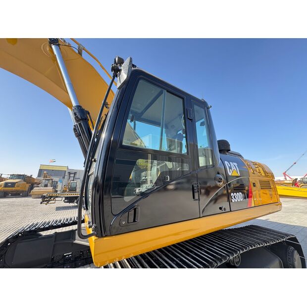 2017 كاتربيلر 330D2L-44263844