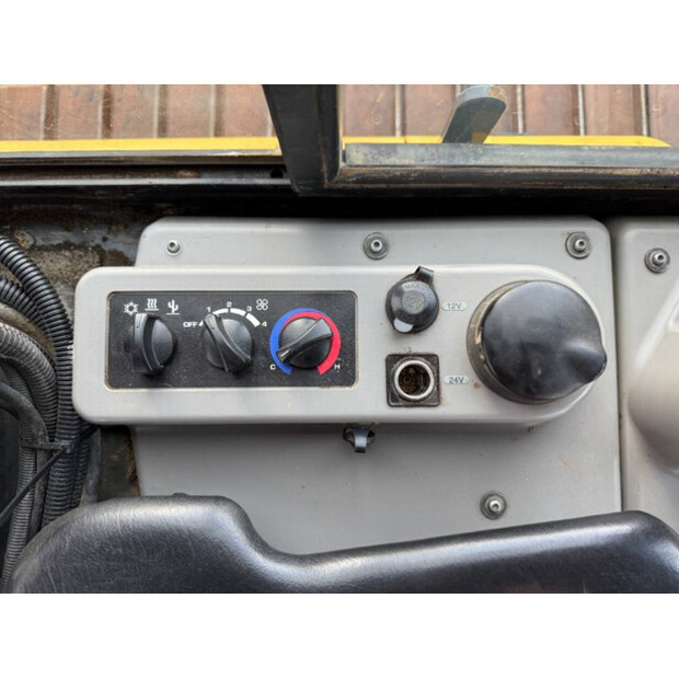 2017 Komatsu D61PX-24-44264209